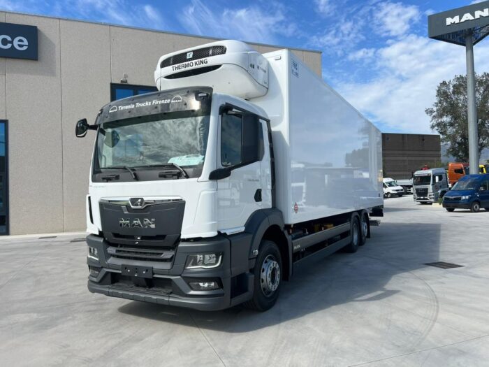 MAN TGS 26.400 6x2 BL CH ISOTERMICO - immagine 2